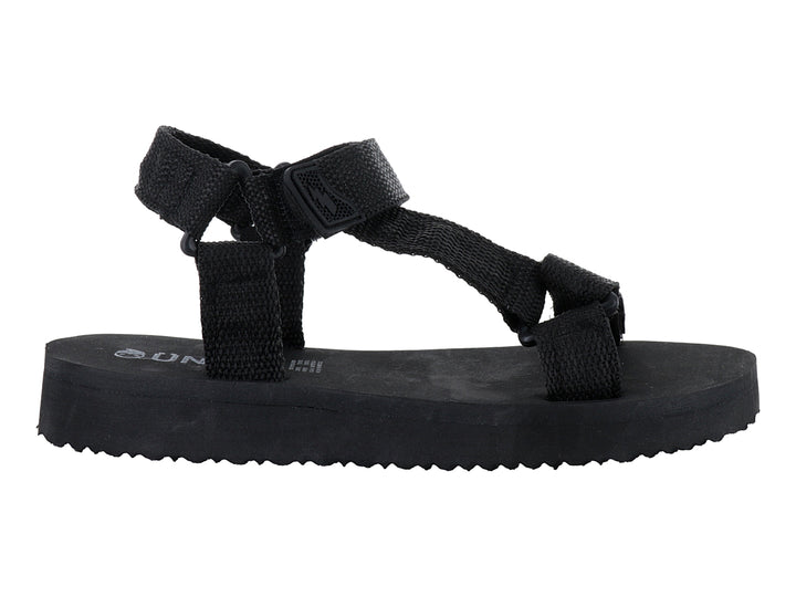 Sandalia deportiva de color negro con tiras ajustables y suela rígida texturizada.