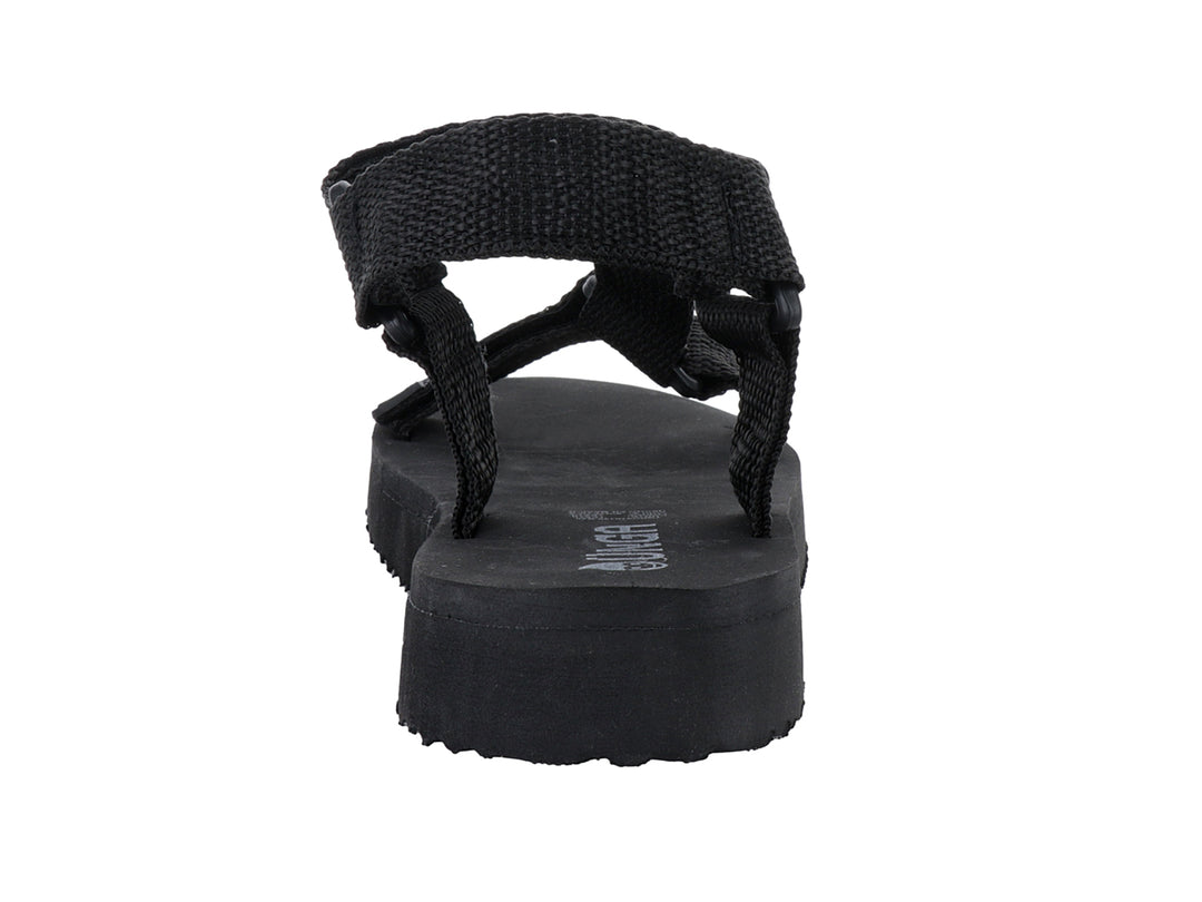 Sandalia deportiva de color negro con tiras ajustables y suela rígida texturizada.