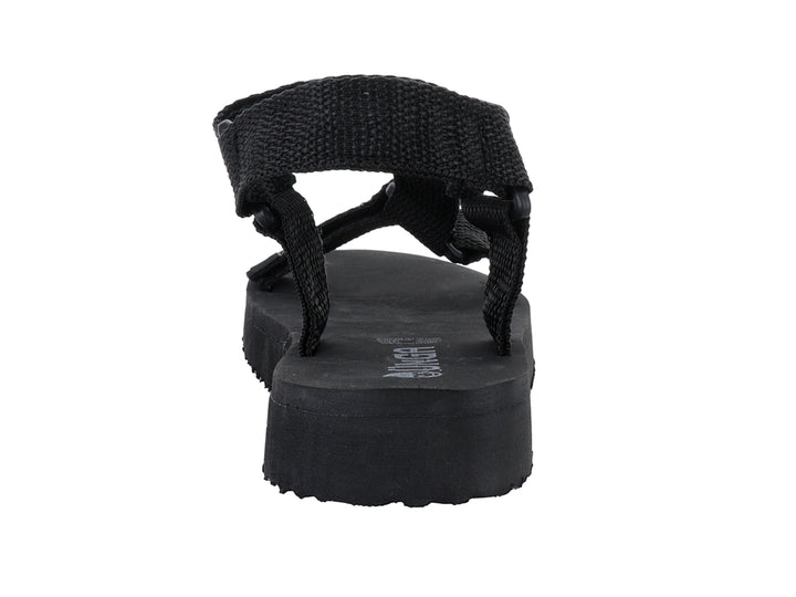 Sandalia deportiva de color negro con tiras ajustables y suela rígida texturizada.