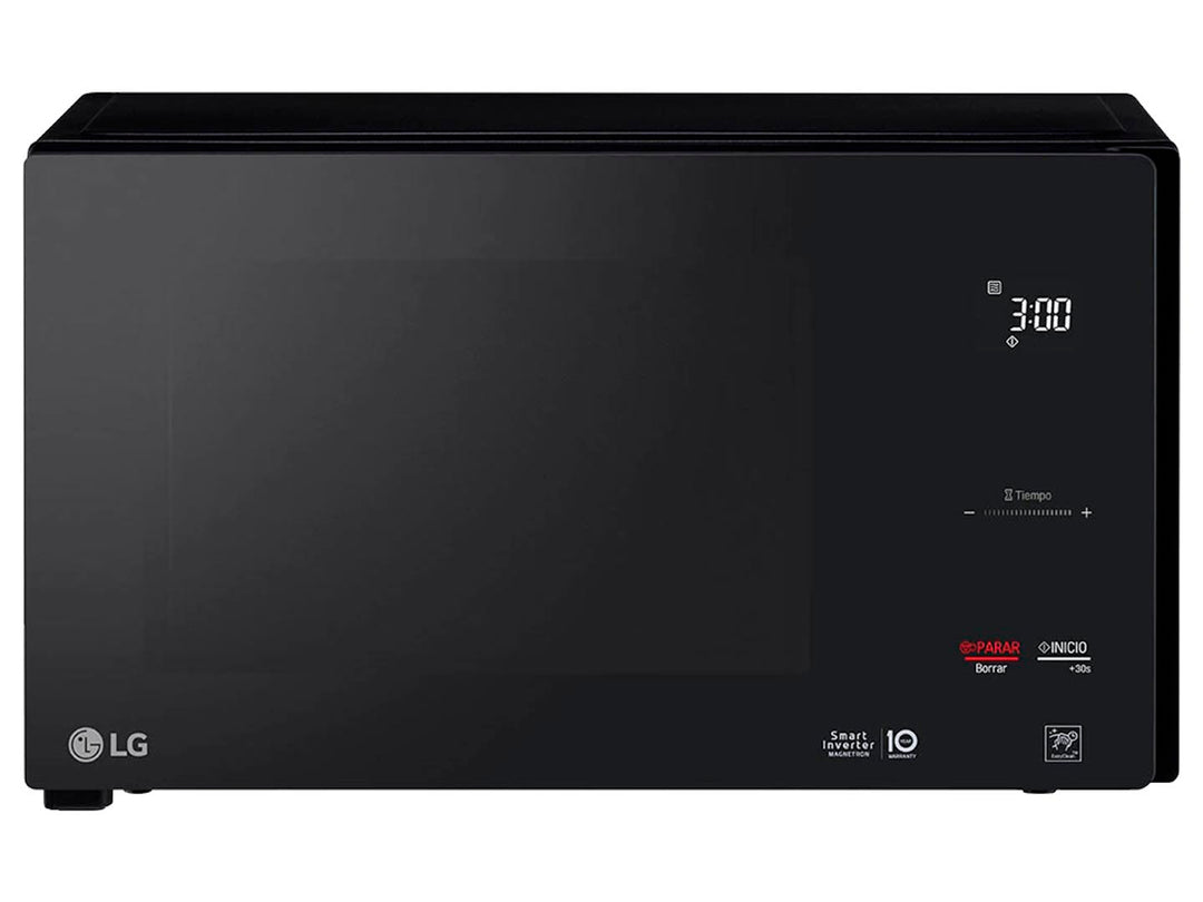 Horno de microondas LG NeoChef color negro con panel de control digital y acabado brillante.