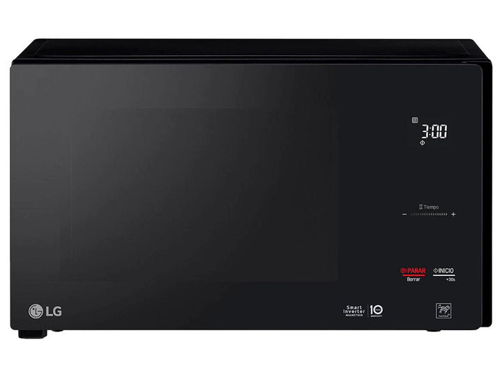 Horno de microondas LG NeoChef color negro con panel de control digital y acabado brillante.