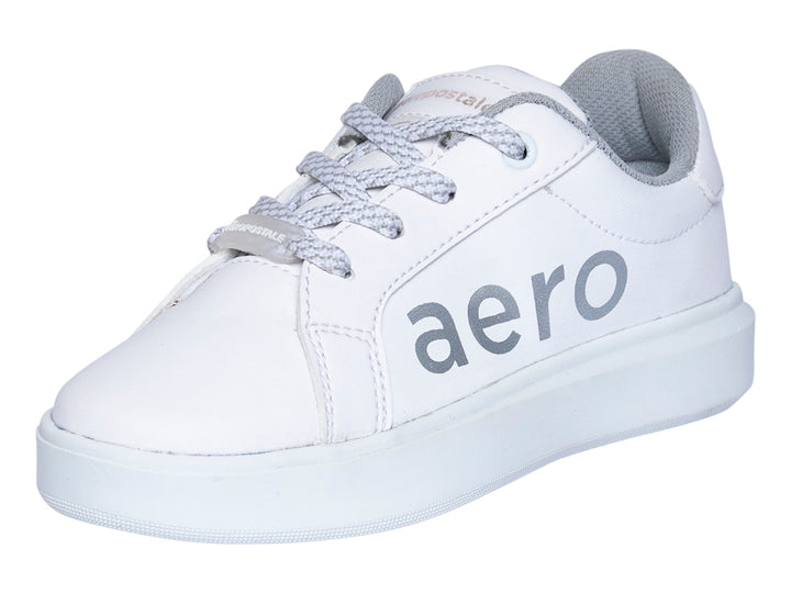Tenis blancos Aeropostale para niños con detalles en gris y suela blanca.