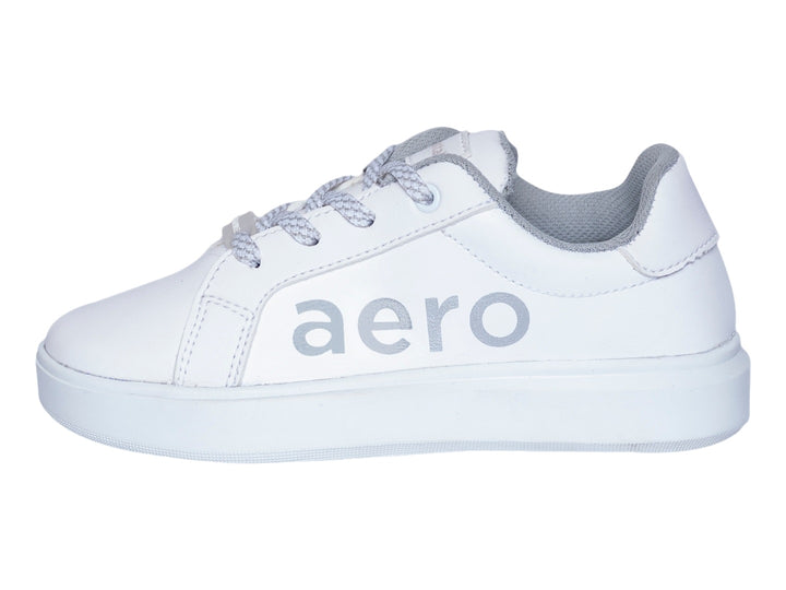 Tenis blancos Aeropostale para niños con detalles en gris y suela blanca.