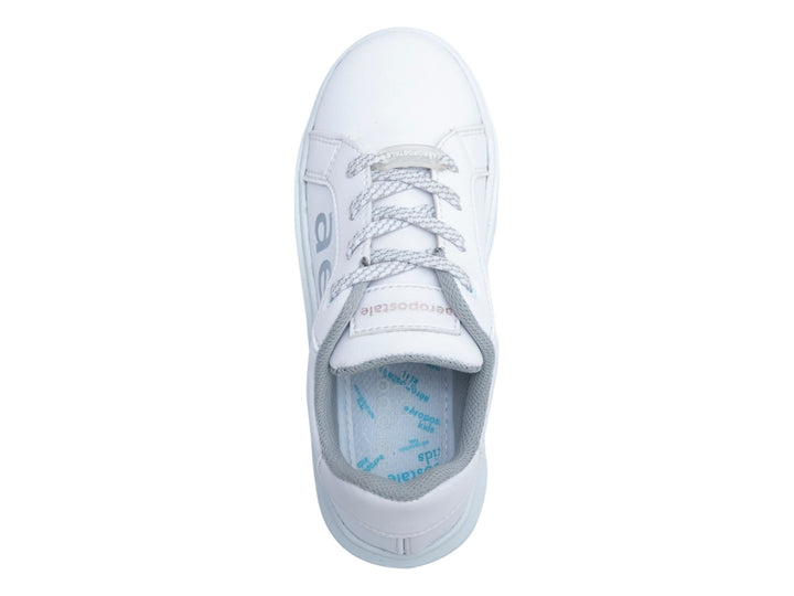 Tenis blancos Aeropostale para niños con detalles en gris y suela blanca.
