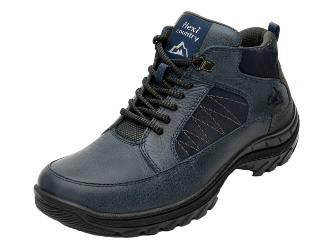 Zapato Flexi azul oscuro con suela negra dentada y acabados en cuero.