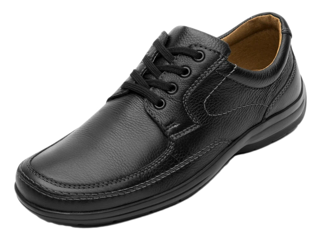 Zapato casual negro de cuero con cordones y suela negra.