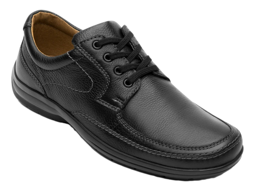 Zapato casual negro de cuero con cordones y suela negra.
