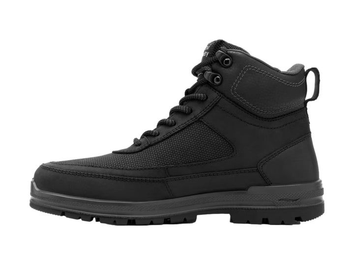 Botín deportivo Flexi color negro con agujetas y suela resistente.
