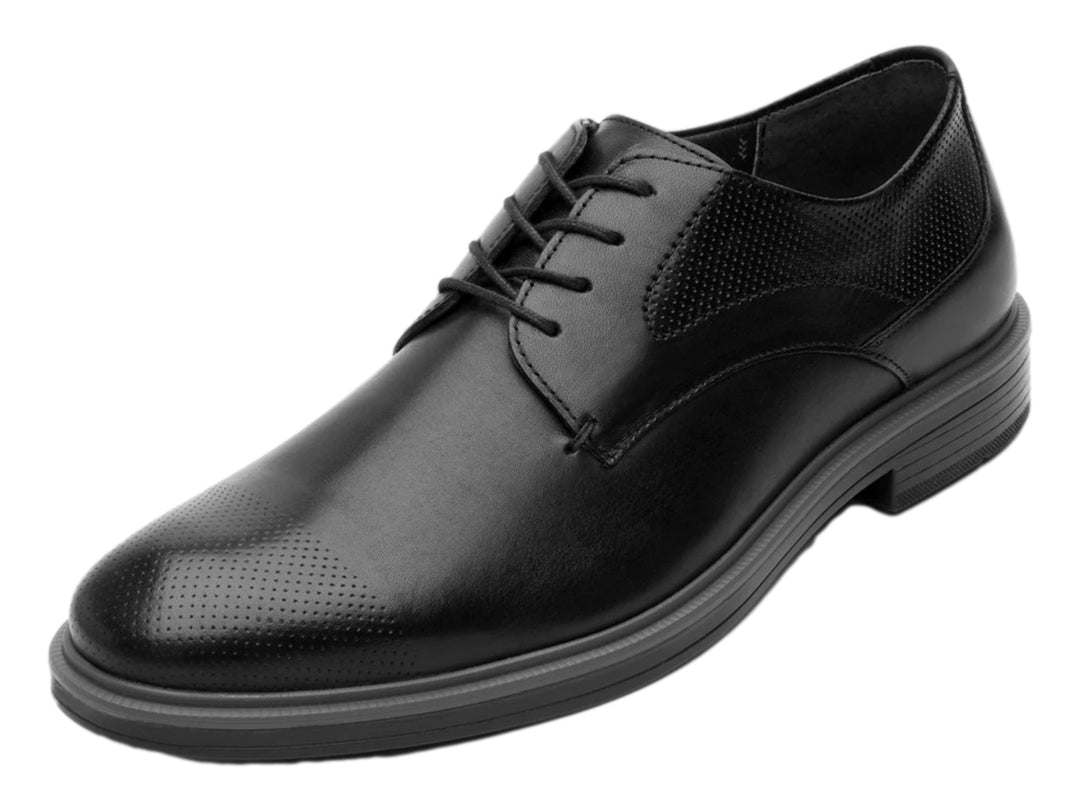 Zapato formal Flexi color negro con cordones y detalles perforados.