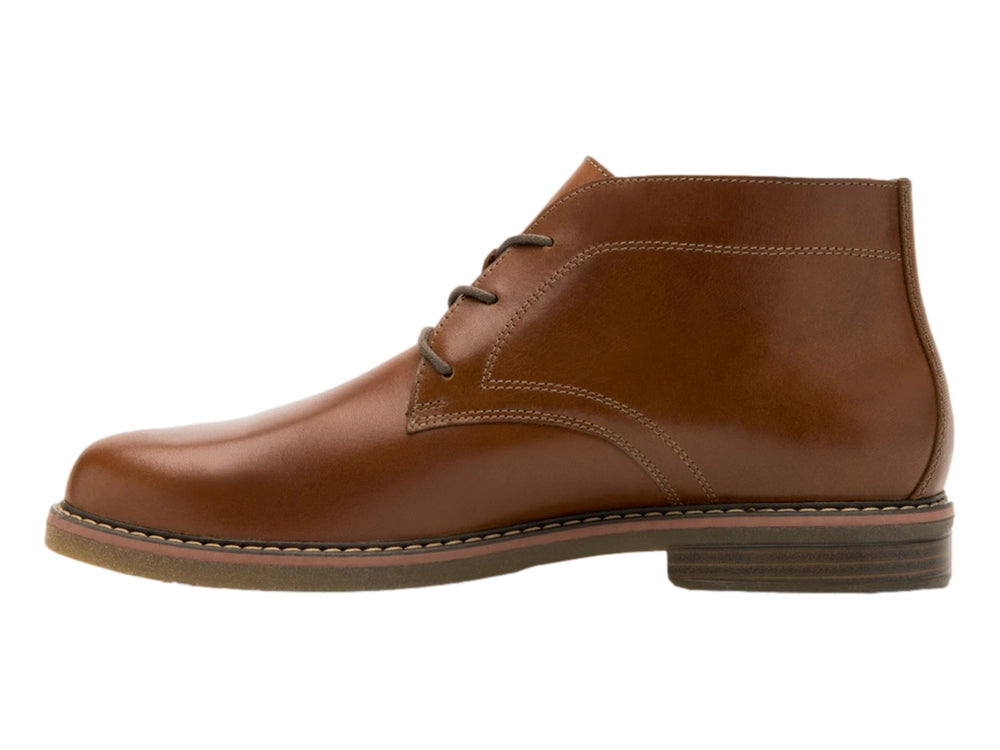 Botín Flexi para hombre en color tan de cuero liso con agujetas y suela marrón.