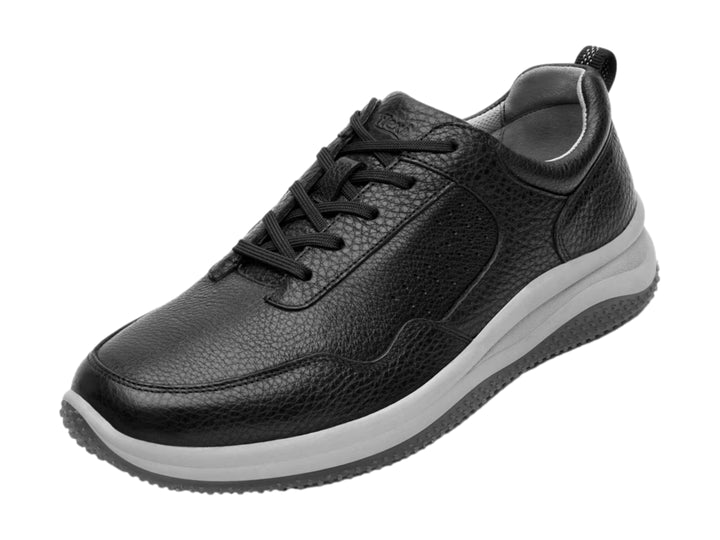 Zapato casual Flexi color negro de cuero con suela gris y agujetas negras.