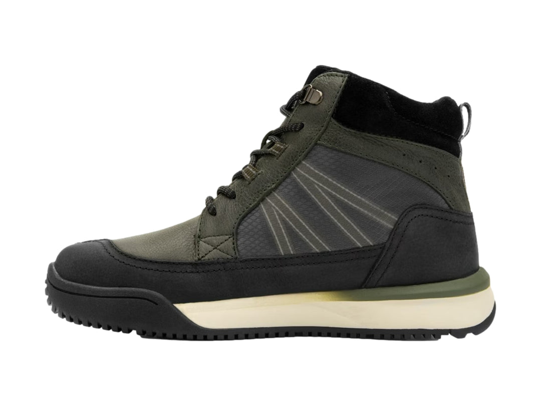 Botín Flexi color olivo y negro con detalles en beige y cordones, estilo casual.