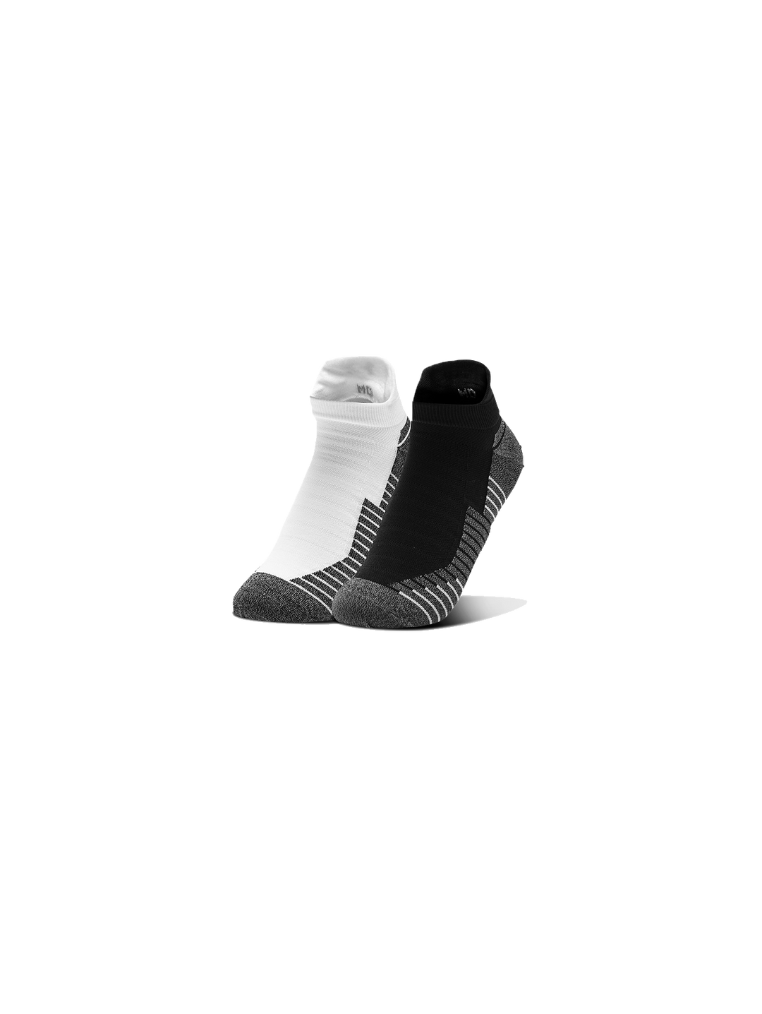Pack de dos pares de calcetines deportivos Under Armour No Show, uno blanco y otro negro con detalles en gris.