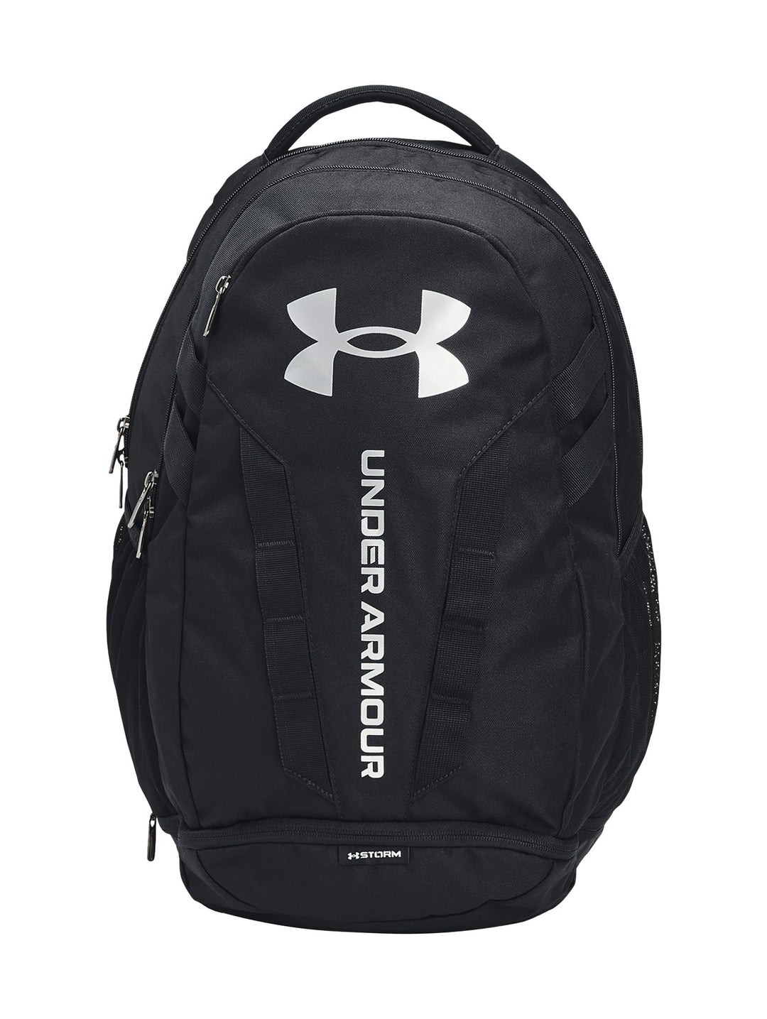 Mochila deportiva Under Armour Hustle 5.0 en color negro con logotipo y letras en color plata.