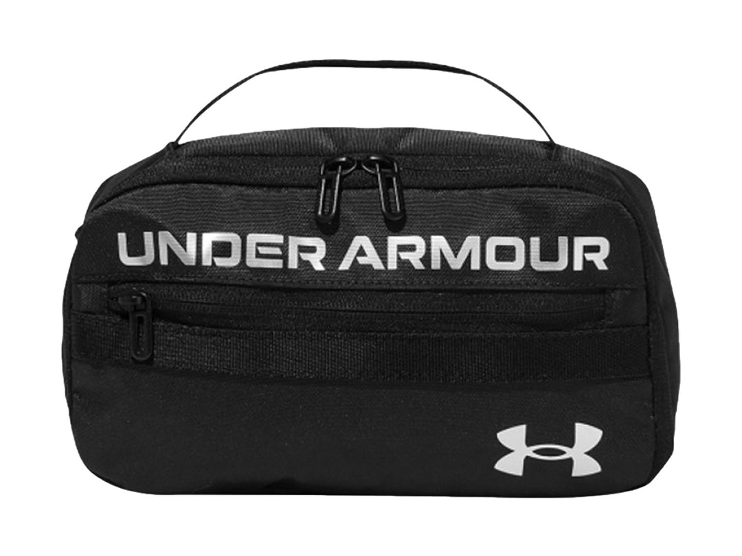 Kit de viaje Under Armour en color negro con logotipos y letras en plata metálica, incluye asa superior.