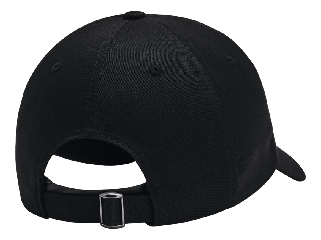 Gorra de béisbol Under Armour color negro con logotipo y nombre de la marca en color blanco al frente.