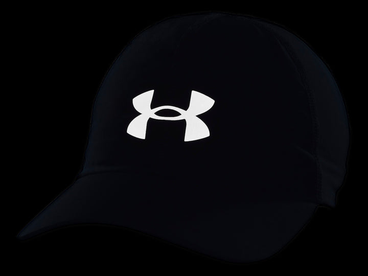 Gorra deportiva Under Armour en color azul marino con logotipo blanco frontal y visera curva.