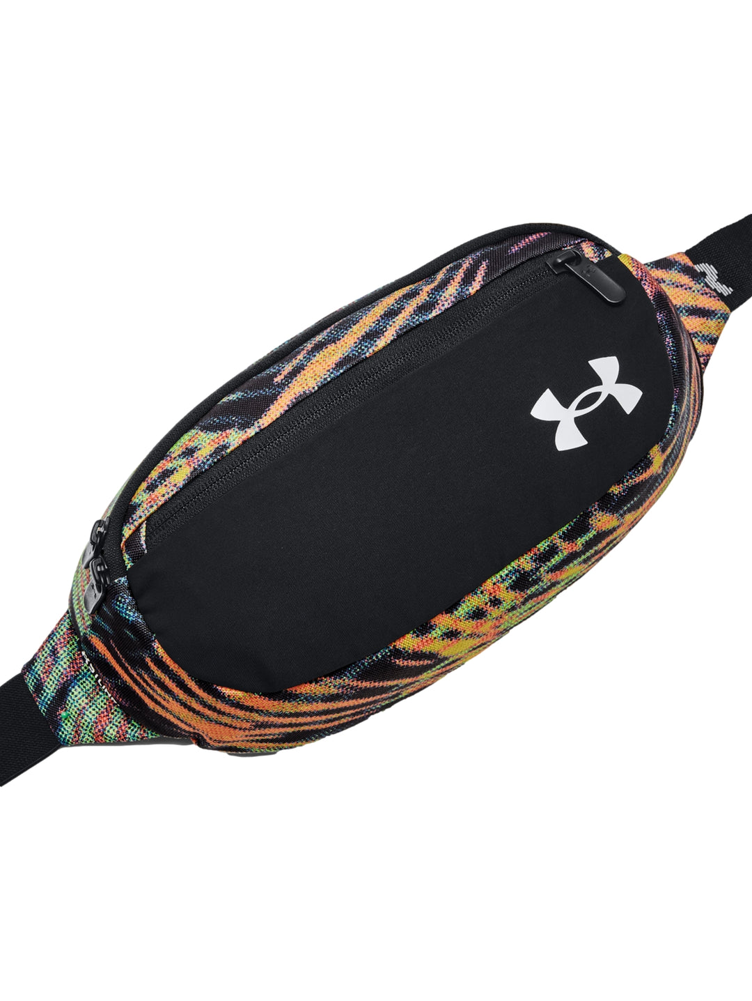 Riñonera Under Armour con estampado multicolor y panel frontal negro con logotipo blanco.