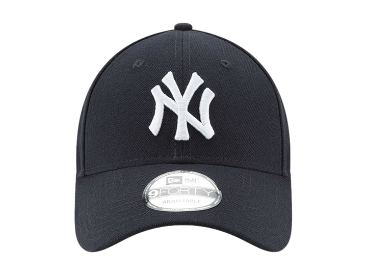 Gorra de béisbol New Era color navy con logo blanco de los New York Yankees bordado al frente.