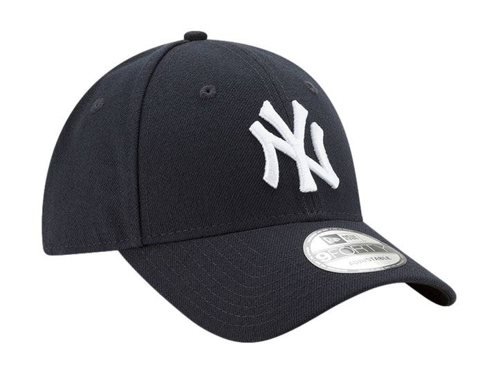Gorra de béisbol New Era color navy con logo blanco de los New York Yankees bordado al frente.