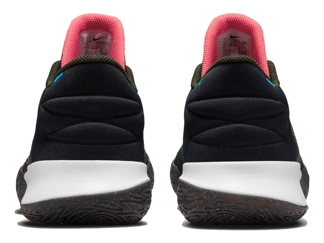 Tenis de baloncesto Nike Kyrie Flytrap V color negro con detalles en rosa, verde y blanco.