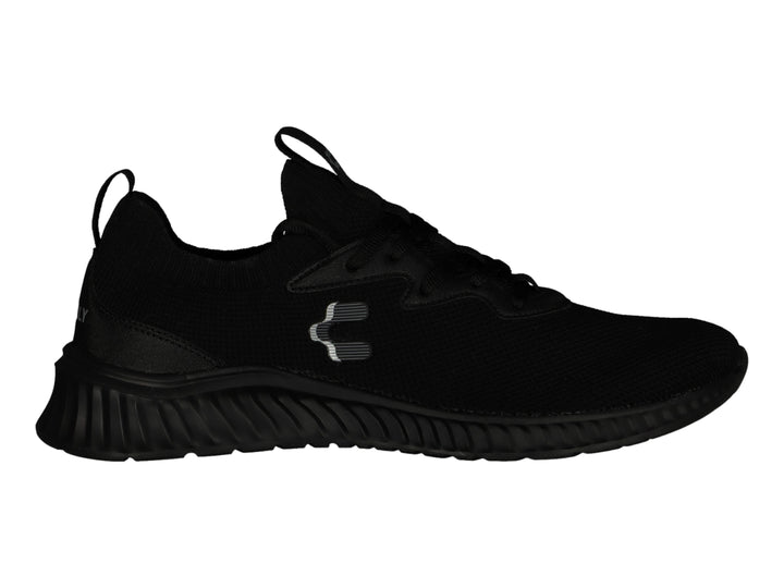 Tenis deportivos Charly de color negro con suela texturizada y tejido transpirable.
