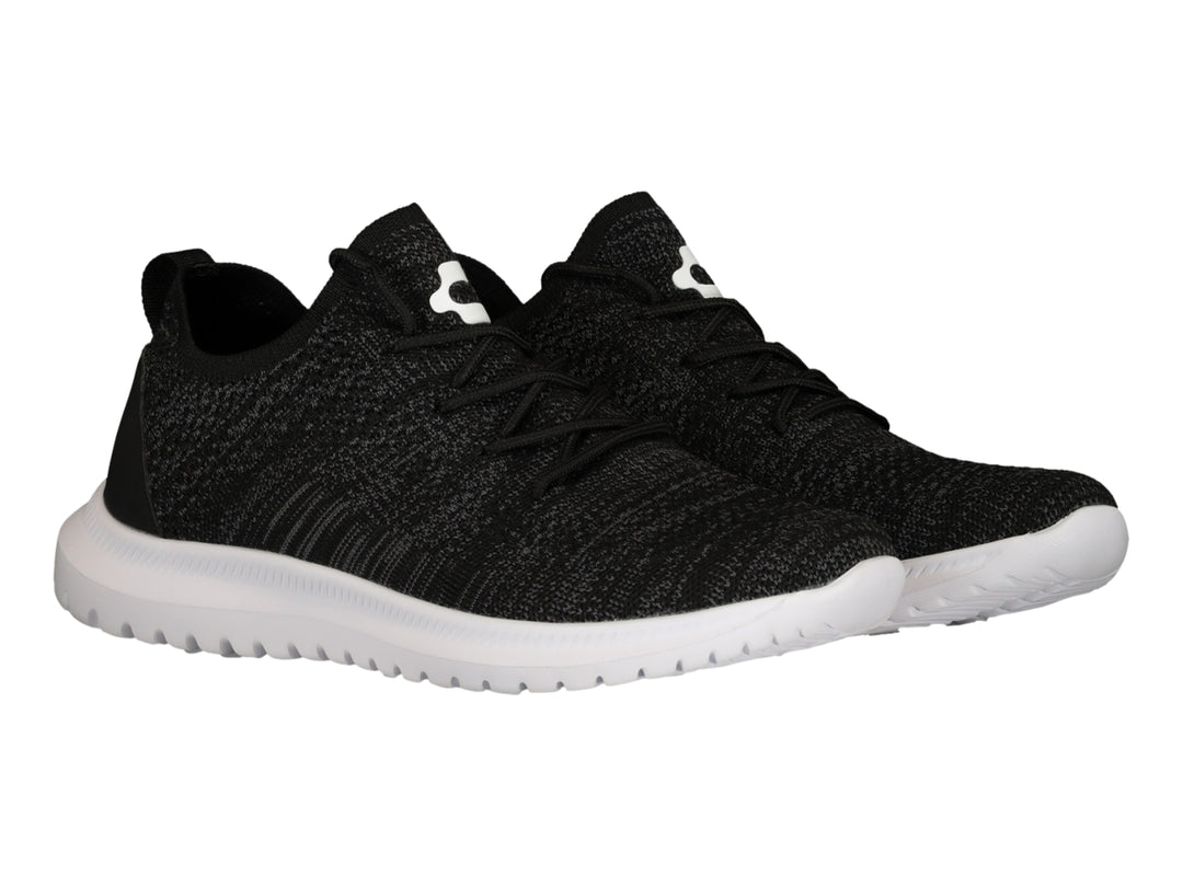 Tenis deportivos Charly color negro con suela blanca y tejido transpirable.