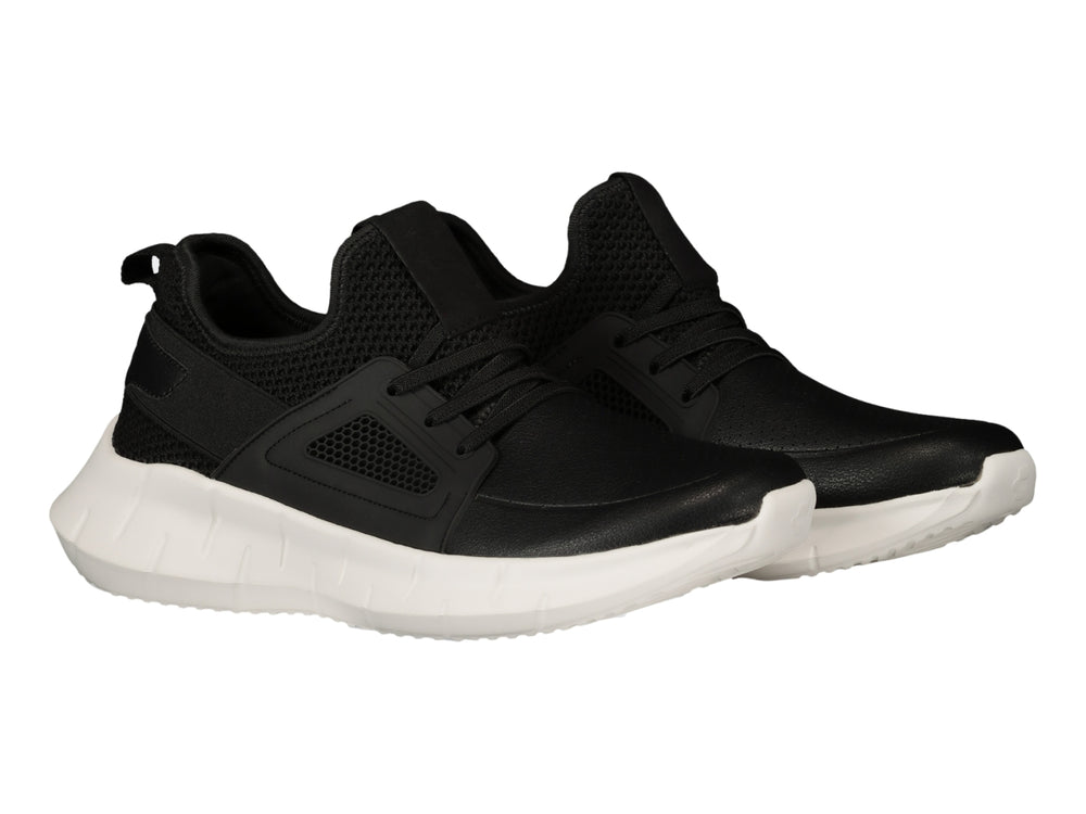 Tenis deportivos Charly en color negro con suela gruesa de color blanco.