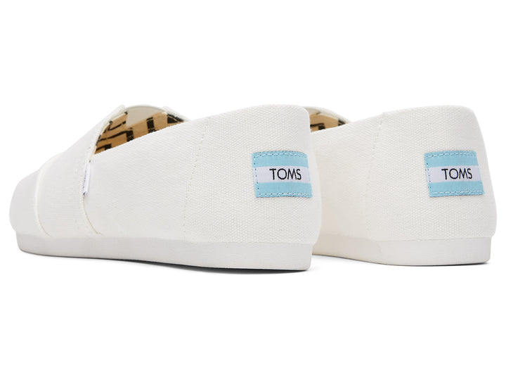 Zapato estilo alpargata TOMS de color blanco en tela reciclada con interior estampado en zigzag negro y beige.