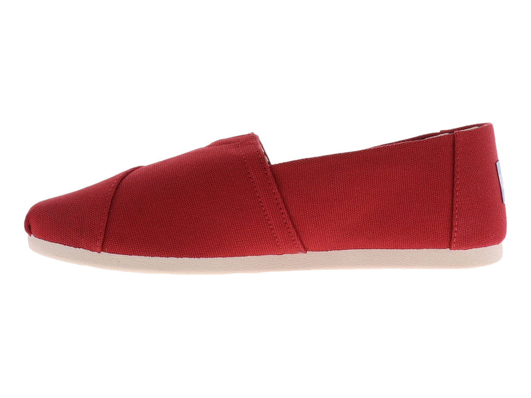 Zapato plano estilo slip-on de color rojo con suela blanca y forro interior estampado.