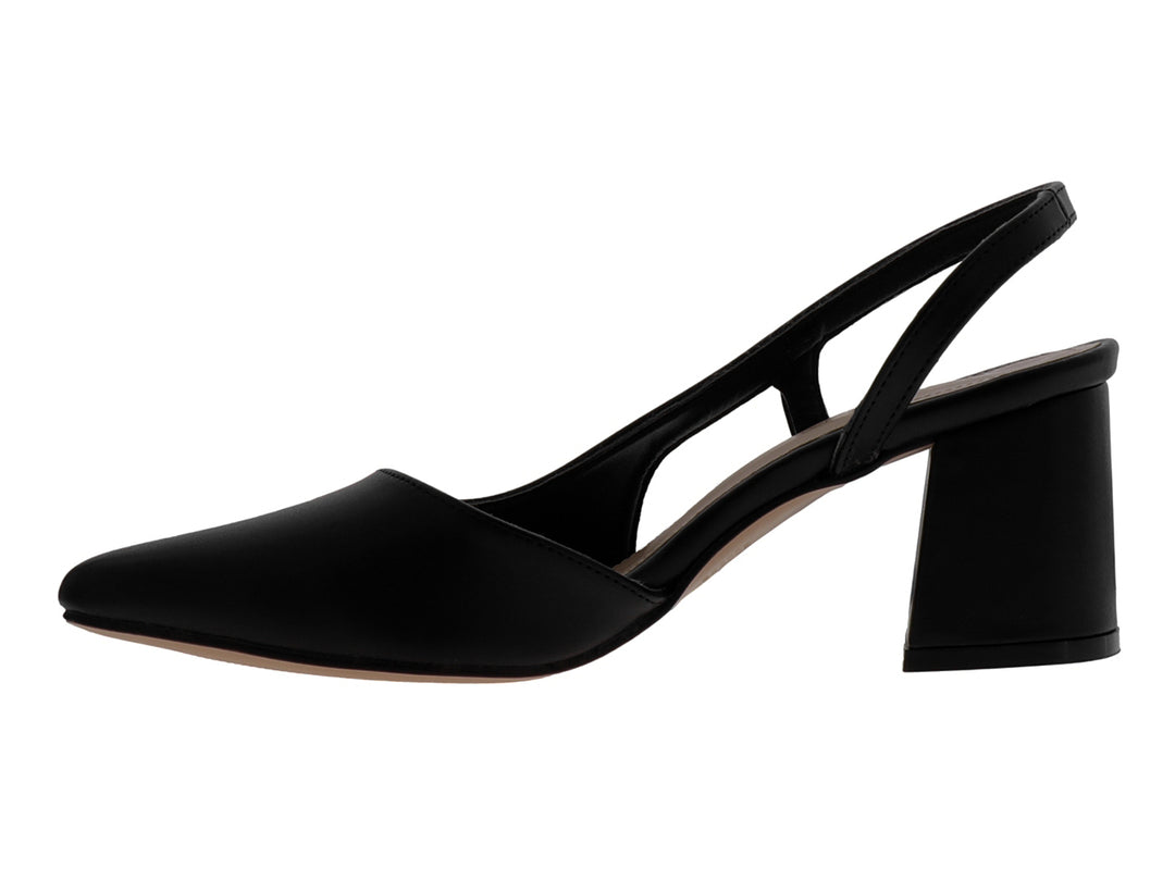 Zapato negro de tacón cuadrado y correa trasera estilo slingback para mujer.