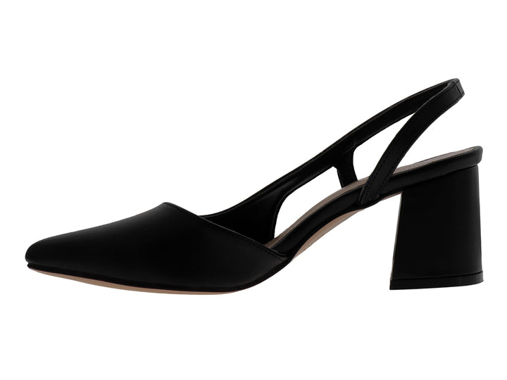 Zapato negro de tacón cuadrado y correa trasera estilo slingback para mujer.