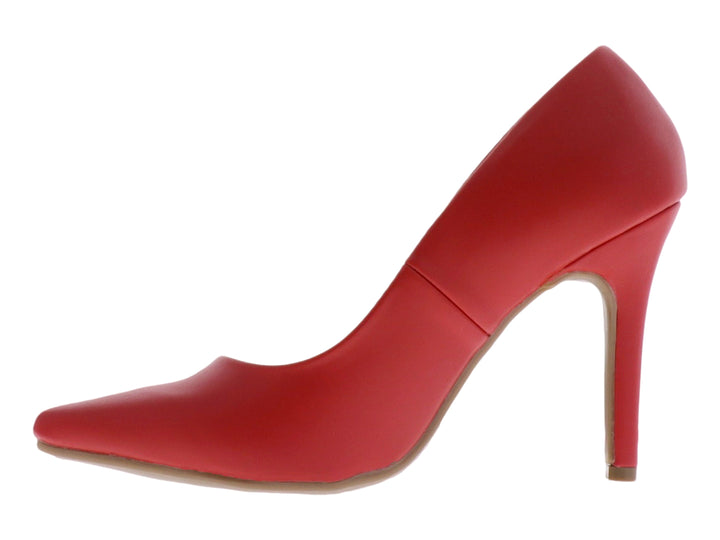 Zapato de tacón alto color rojo con punta fina y acabado liso.