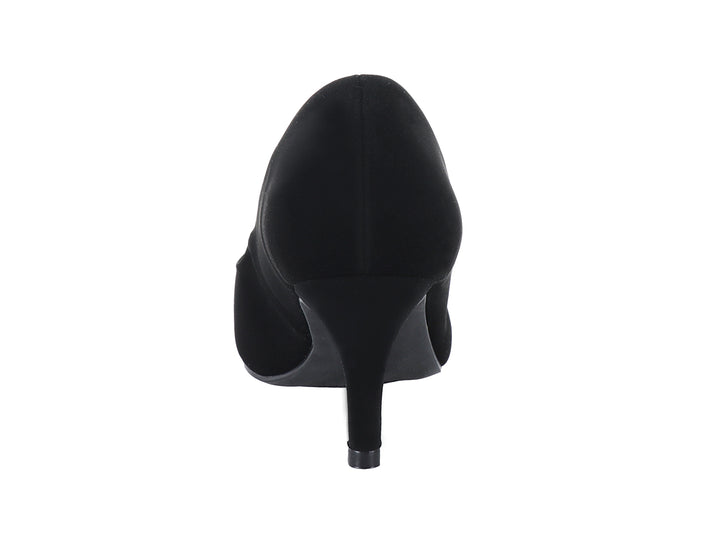 Zapato de tacón cerrado color negro con acabado mate y punta redondeada para mujer.