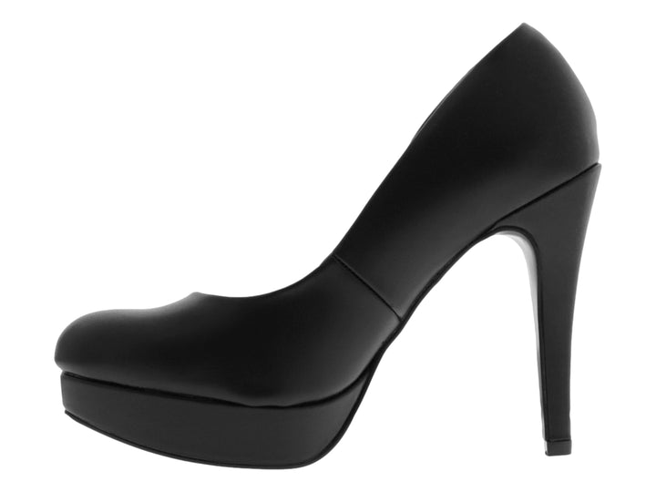 Zapato de tacón alto y plataforma en color negro.