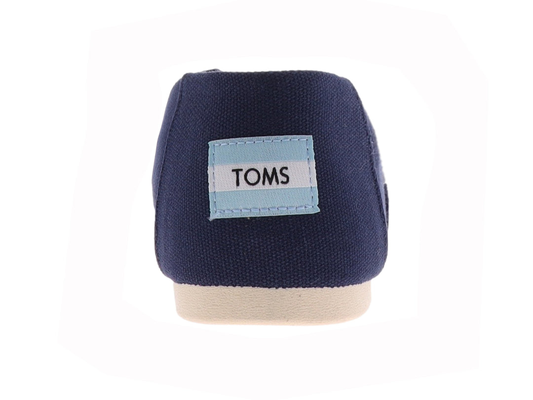 Zapato plano slip-on TOMS en color azul marino con suela beige y forro interior a rayas.