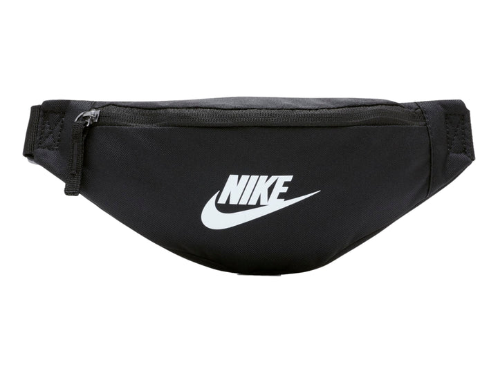 Cangurera Nike de color negro con logotipo blanco en el centro y cierre superior.