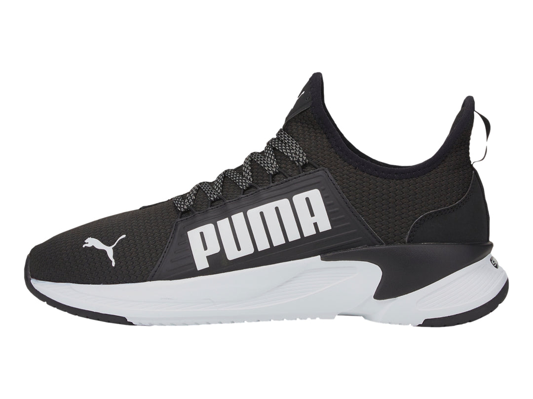 Tenis PUMA Softride Premier Slip-On en color negro con suela blanca y diseño deportivo.