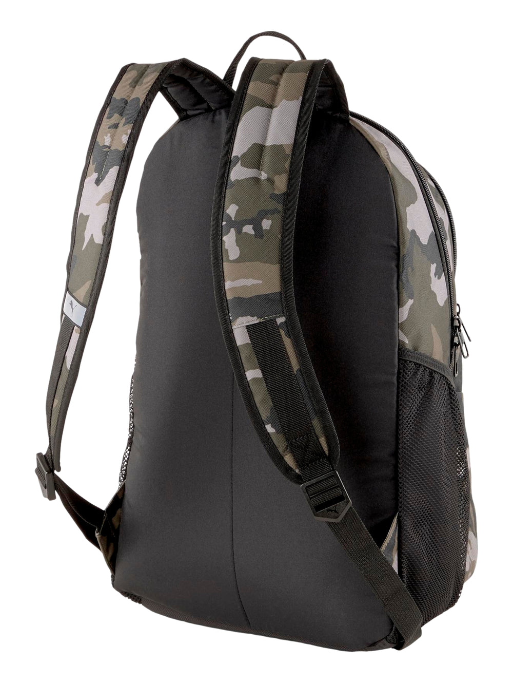 Set de mochila y estuche PUMA con estampado de camuflaje en tonos verdes y grises.