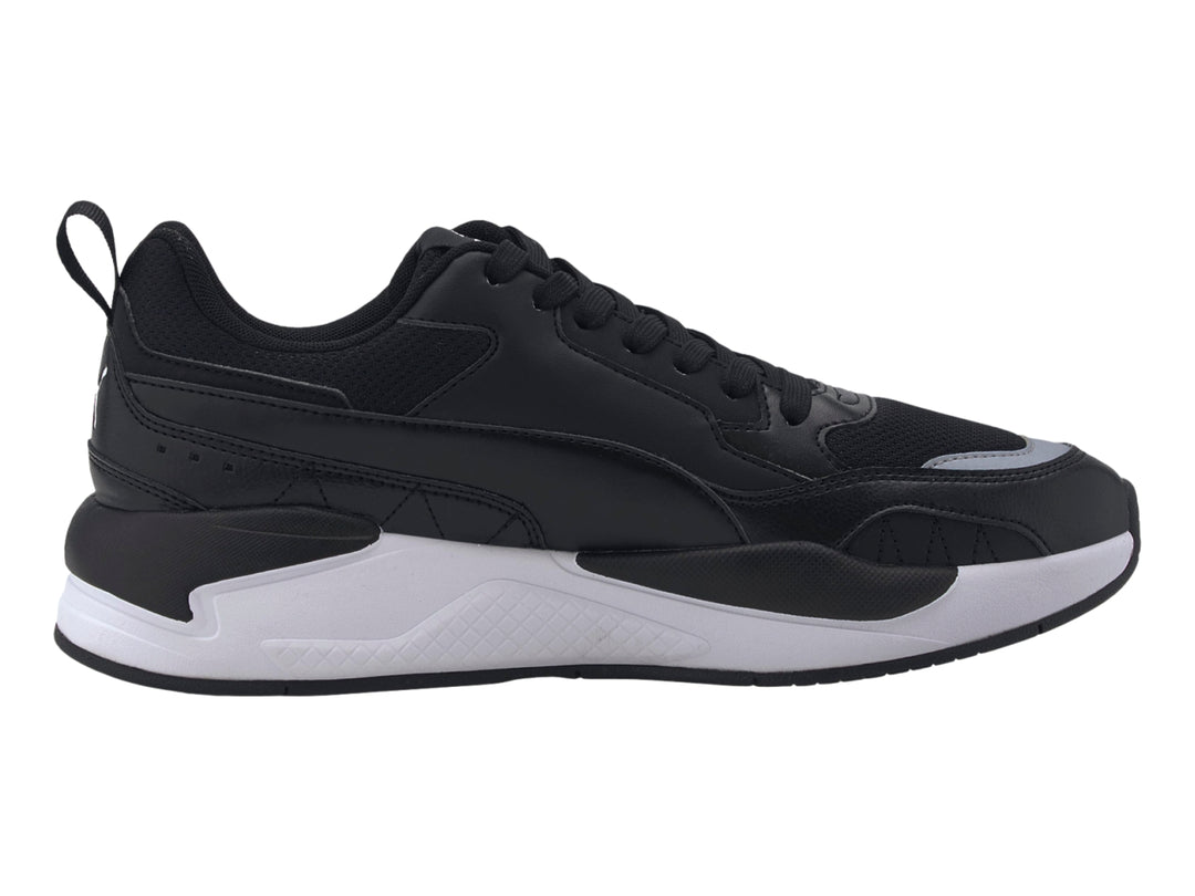 Tenis deportivos Puma X-Ray 2 Square color negro con suela blanca, vista lateral.