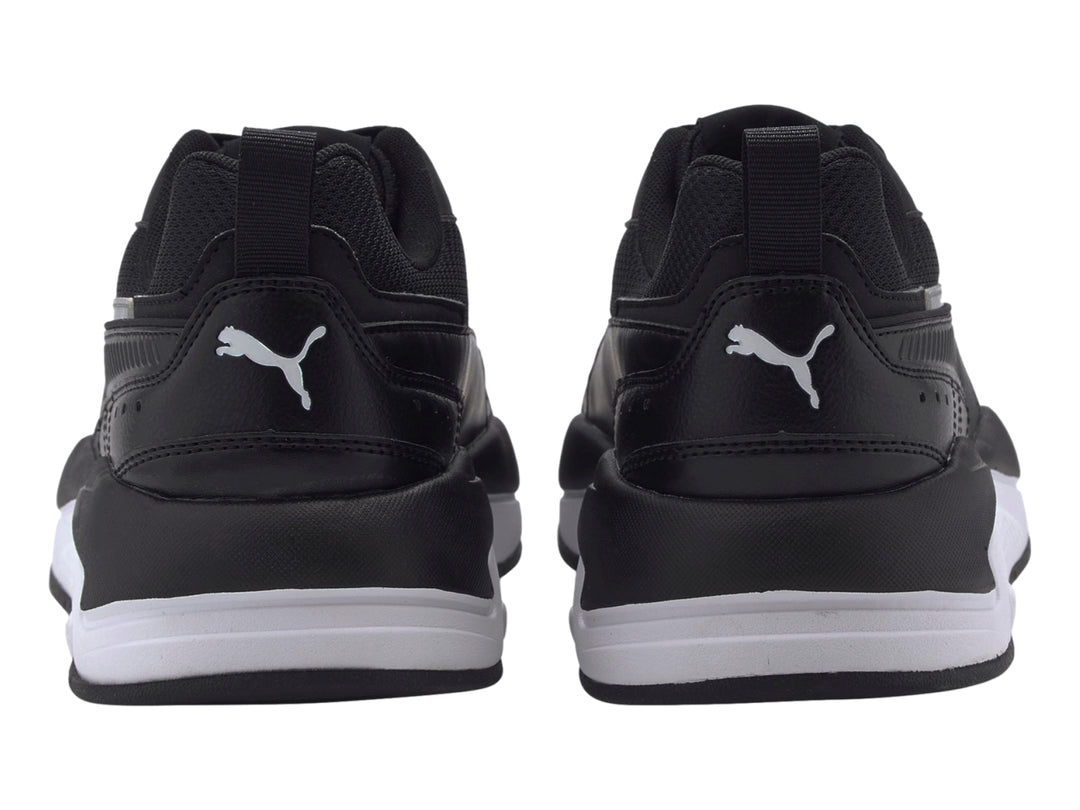 Tenis deportivos Puma X-Ray 2 Square color negro con suela blanca, vista lateral.