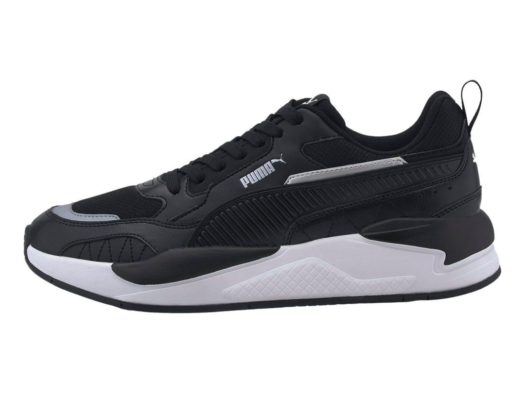 Tenis deportivos Puma X-Ray 2 Square color negro con suela blanca, vista lateral.