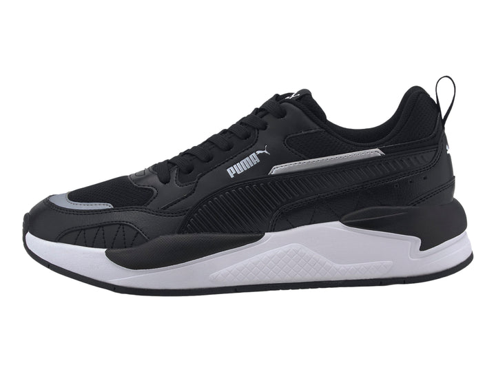 Tenis deportivos Puma X-Ray 2 Square color negro con suela blanca, vista lateral.