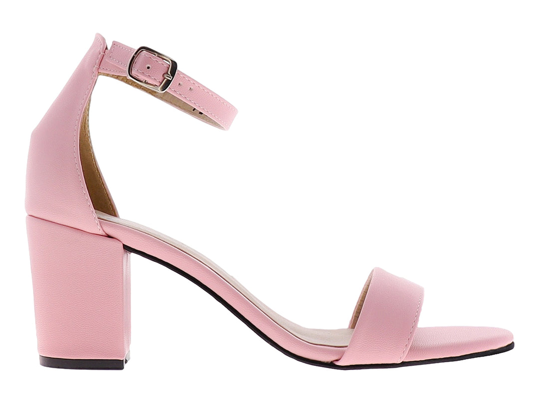 Sandalia color rosa paraiso con tacón cuadrado y correa ajustable al tobillo para mujer.