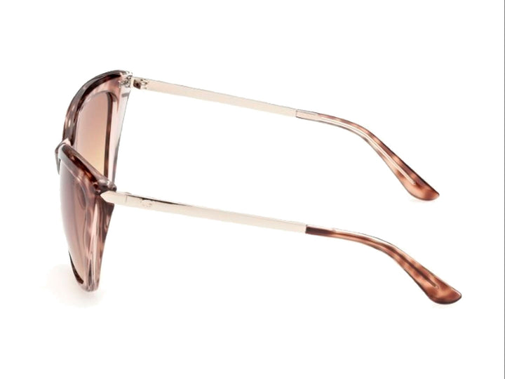Lentes de sol GUESS para mujer con montura estilo cat-eye en color carey marrón y micas degradadas.