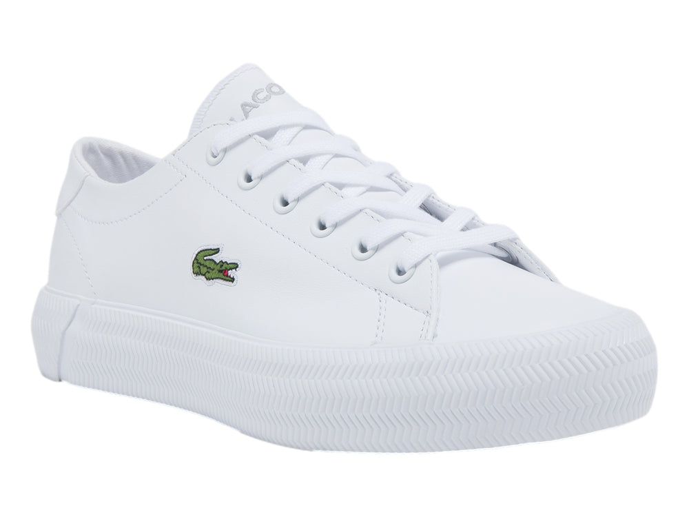 Tenis blancos Lacoste con logotipo de cocodrilo verde y suela blanca.