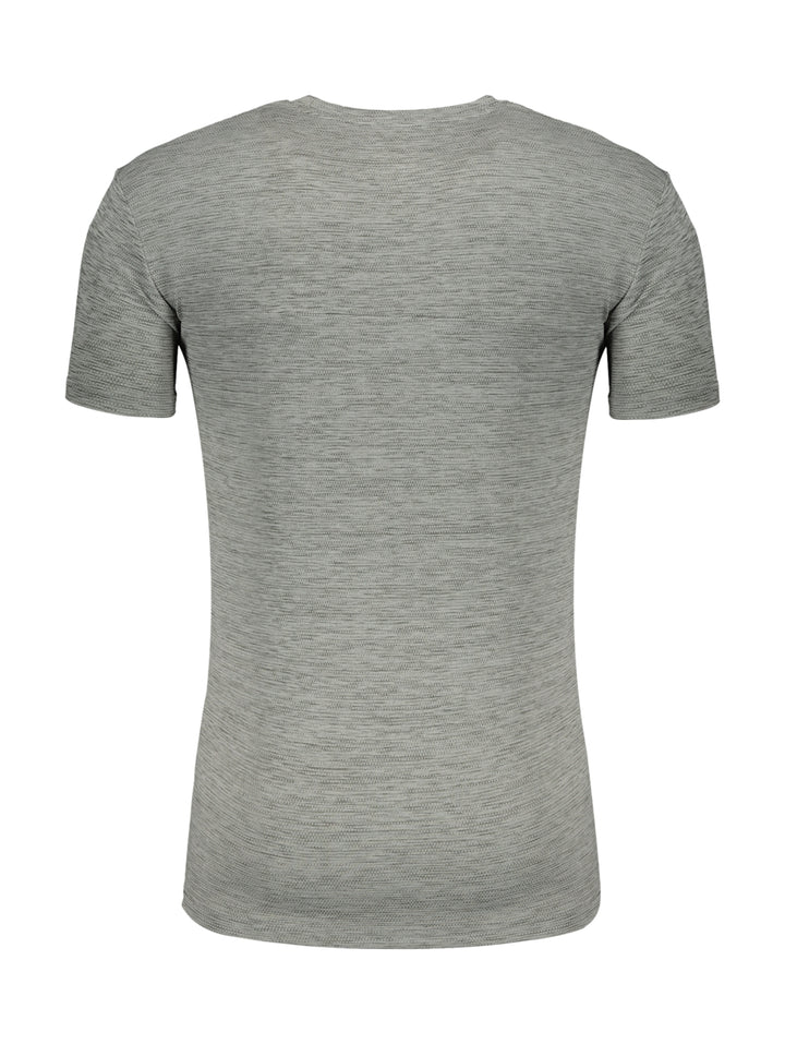 Playera deportiva Charly de manga corta y cuello redondo en color gris jaspeado.