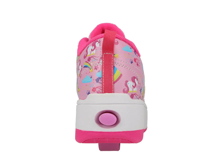 Tenis Heelys color rosa con estampado de unicornios y arcoíris, cordones blancos y suela blanca y rosa.