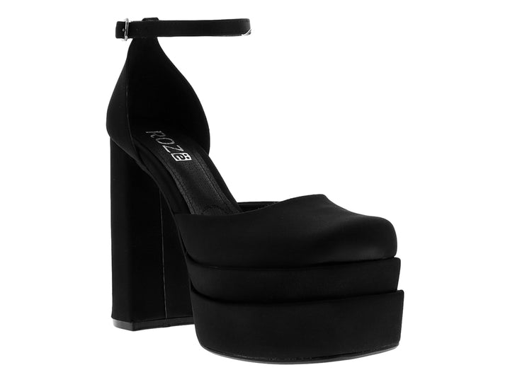 Zapato de tacón alto y plataforma gruesa en color negro con correa al tobillo, marca ROZE.