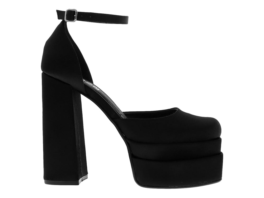 Zapato de tacón alto y plataforma gruesa en color negro con correa al tobillo, marca ROZE.